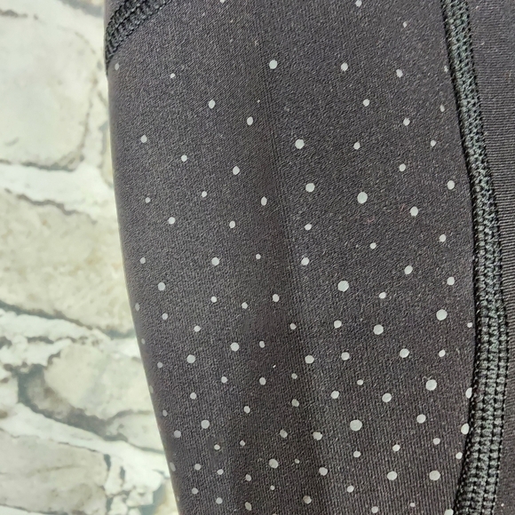 Lululemon Tight Stuff Crop Legging Black Refelctive Dots Size 6 - Picture 5 of 12